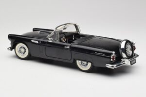 Ford Thunderbird コンバーチブル ブラック Revell 1:18 8818-M1 メタル - 画像 7/8