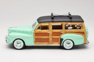 Ford Woody Panel Wagon ミントグリーン Road Signature 1:18 20028 メタル - 画像 4/8