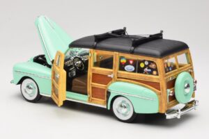 Ford Woody Panel Wagon ミントグリーン Road Signature 1:18 20028 メタル - 画像 5/8