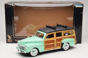 Ford Woody Panel Wagon ミントグリーン Road Signature 1:18 20028 メタル - 画像 8/8
