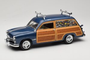 Ford Woody Station Wagon Bayview Blue Surf Shop Motor City 1:18 60002 メタル