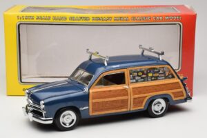 Ford Woody Station Wagon Bayview Blue Surf Shop Motor City 1:18 60002 メタル - 画像 8/8
