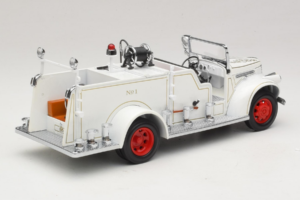 GMC ファイアトラック ホワイト Road Signature 1:18 20068 メタル - 画像 3/9