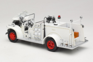 GMC ファイアトラック ホワイト Road Signature 1:18 20068 メタル - 画像 5/9