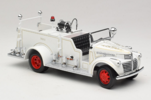 GMC ファイアトラック ホワイト Road Signature 1:18 20068 メタル - 画像 6/9