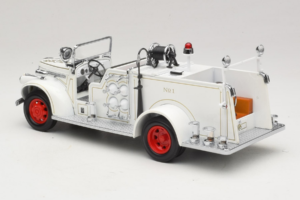 GMC ファイアトラック ホワイト Road Signature 1:18 20068 メタル - 画像 7/9
