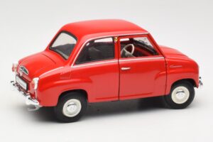 Goggomobil T 250 レッド Revell 1:18 08952 メタル - 画像 2/7