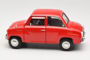 Goggomobil T 250 レッド Revell 1:18 08952 メタル - 画像 3/7