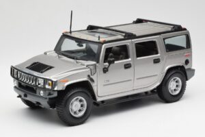 Hummer H2 シルバー Maisto 1:18 7449569 メタル