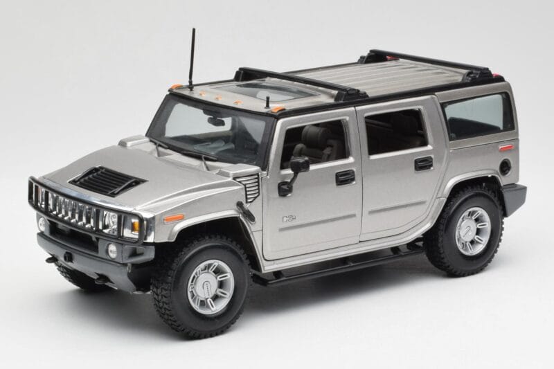Hummer H2 シルバー Maisto 1:18 7449569 メタル