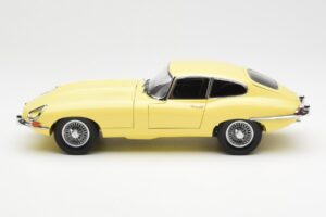 Jaguar E-Type 3.8 Series 1 ライトイエロー Kyosho 1:18 08954LY メタル - 画像 4/8