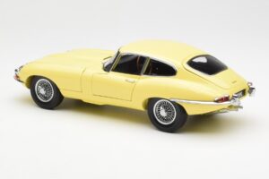 Jaguar E-Type 3.8 Series 1 ライトイエロー Kyosho 1:18 08954LY メタル - 画像 7/8