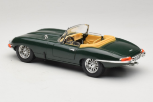 Jaguar E-Type カブリオレ グリーン Bburago 1:18 3026 メタル - 画像 7/8