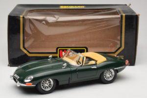 Jaguar E-Type カブリオレ グリーン Bburago 1:18 3026 メタル - 画像 8/8