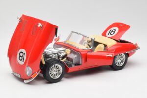 Jaguar E-Type カブリオレ レッド Bburago 1:18 3016 メタル - 画像 2/8