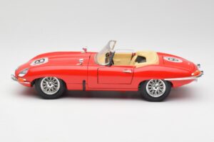 Jaguar E-Type カブリオレ レッド Bburago 1:18 3016 メタル - 画像 4/8