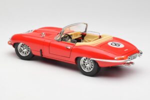 Jaguar E-Type カブリオレ レッド Bburago 1:18 3016 メタル - 画像 7/8