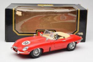 Jaguar E-Type カブリオレ レッド Bburago 1:18 3016 メタル - 画像 8/8