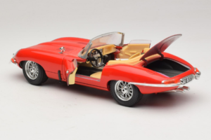 Jaguar E-Type Series 1 カブリオレ レッド Bburago 1:18 3038 メタル - 画像 5/8
