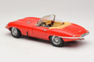 Jaguar E-Type Series 1 カブリオレ レッド Bburago 1:18 3038 メタル - 画像 6/8
