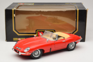 Jaguar E-Type Series 1 カブリオレ レッド Bburago 1:18 3038 メタル - 画像 8/8