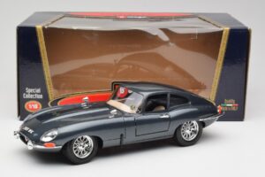 Jaguar E-Type Series 1 グリーン Bburago 1:18 3018-M1 メタル - 画像 2/8