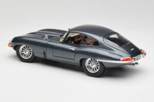 Jaguar E-Type Series 1 グリーン Bburago 1:18 3018-M1 メタル - 画像 4/8