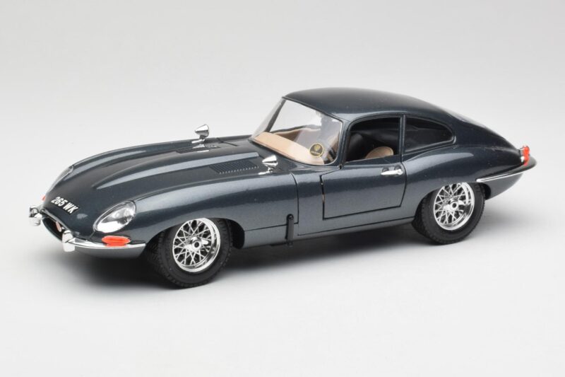 Jaguar E-Type Series 1 グリーン Bburago 1:18 Jaguar E-Type Series 1 グリーン Bburago 1:18 3018-M1 メタル