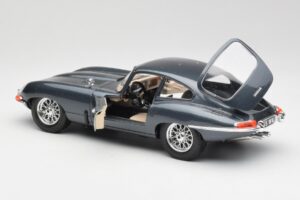 Jaguar E-Type グレー Bburago 1:18 30018 メタル - 画像 5/8