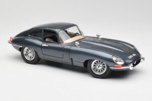 Jaguar E-Type グレー Bburago 1:18 30018 メタル - 画像 6/8