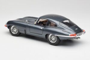 Jaguar E-Type グレー Bburago 1:18 30018 メタル - 画像 7/8