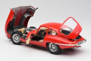 Jaguar E-Type レッド Bburago 1:18 3018 メタル - 画像 5/8