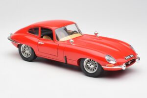 Jaguar E-Type レッド Bburago 1:18 3018 メタル - 画像 6/8