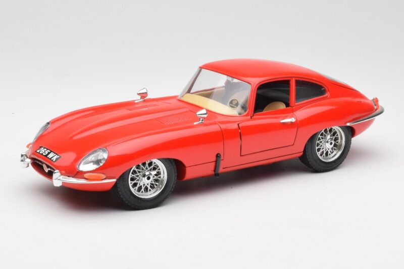 Jaguar E-Type レッド Bburago 1:18 3018 メタル