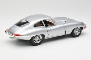 Jaguar E-Type Series 1 シルバー Bburago 1:18 3018-M2 メタル - 画像 3/8