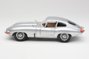 Jaguar E-Type Series 1 シルバー Bburago 1:18 3018-M2 メタル - 画像 4/8