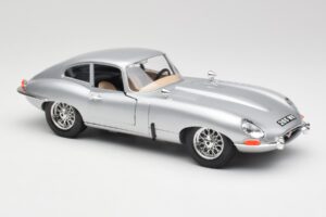 Jaguar E-Type Series 1 シルバー Bburago 1:18 3018-M2 メタル - 画像 6/8