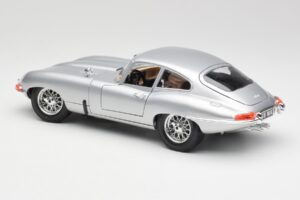 Jaguar E-Type Series 1 シルバー Bburago 1:18 3018-M2 メタル - 画像 7/8