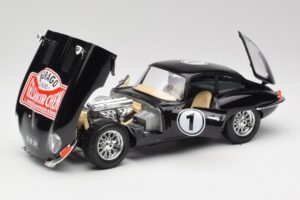 Jaguar E-Type Series 1 #1 British Racing Green Bburago 1:18 3018-M3 メタル - 画像 2/8