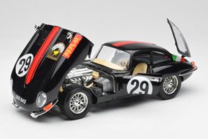 Jaguar E-Type #29 ブラック Bburago 1:18 3018-M4 メタル - 画像 2/8