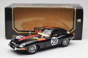 Jaguar E-Type #29 ブラック Bburago 1:18 3018-M4 メタル - 画像 8/8