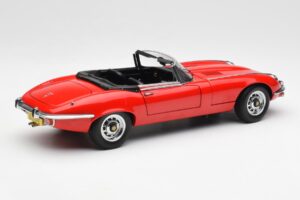 Jaguar E-Type Roadster Series III V12 レッド AUTOart 1:18 73523 メタル - 画像 3/8