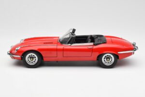 Jaguar E-Type Roadster Series III V12 レッド AUTOart 1:18 73523 メタル - 画像 4/8