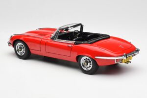 Jaguar E-Type Roadster Series III V12 レッド AUTOart 1:18 73523 メタル - 画像 7/8