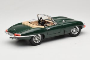 Jaguar E-Type Series 1 Roadster グリーン Bburago 1:18 3016-M1 メタル - 画像 3/8