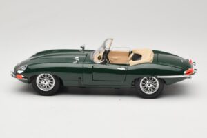 Jaguar E-Type Series 1 Roadster グリーン Bburago 1:18 3016-M1 メタル - 画像 4/8