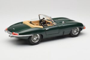 Jaguar E-Type Series 1 Roadster グリーン Bburago 1:18 3018-M5 メタル - 画像 3/8
