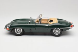 Jaguar E-Type Series 1 Roadster グリーン Bburago 1:18 3018-M5 メタル - 画像 4/8