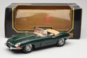 Jaguar E-Type Series 1 Roadster グリーン Bburago 1:18 3018-M5 メタル - 画像 8/8