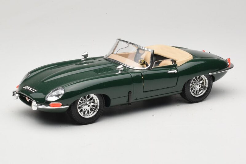 Jaguar E-Type Series 1 Roadster グリーン Bburago 1:18 3016-M1 メタル